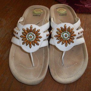 Women's white sandals size 7.5, Earth Spirit brand
